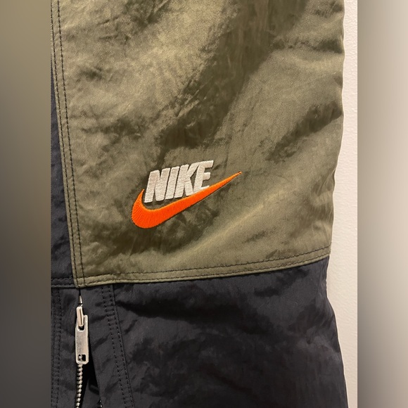 Nike Women's Sportswear City Utility Woven High-Rise Pants - Picture 5 of 6